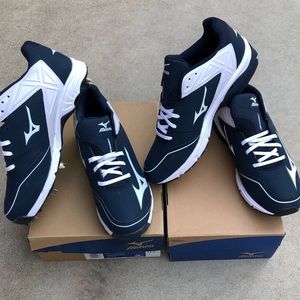 Brand New Mizuno Baseball Cleats / trainers shoes.